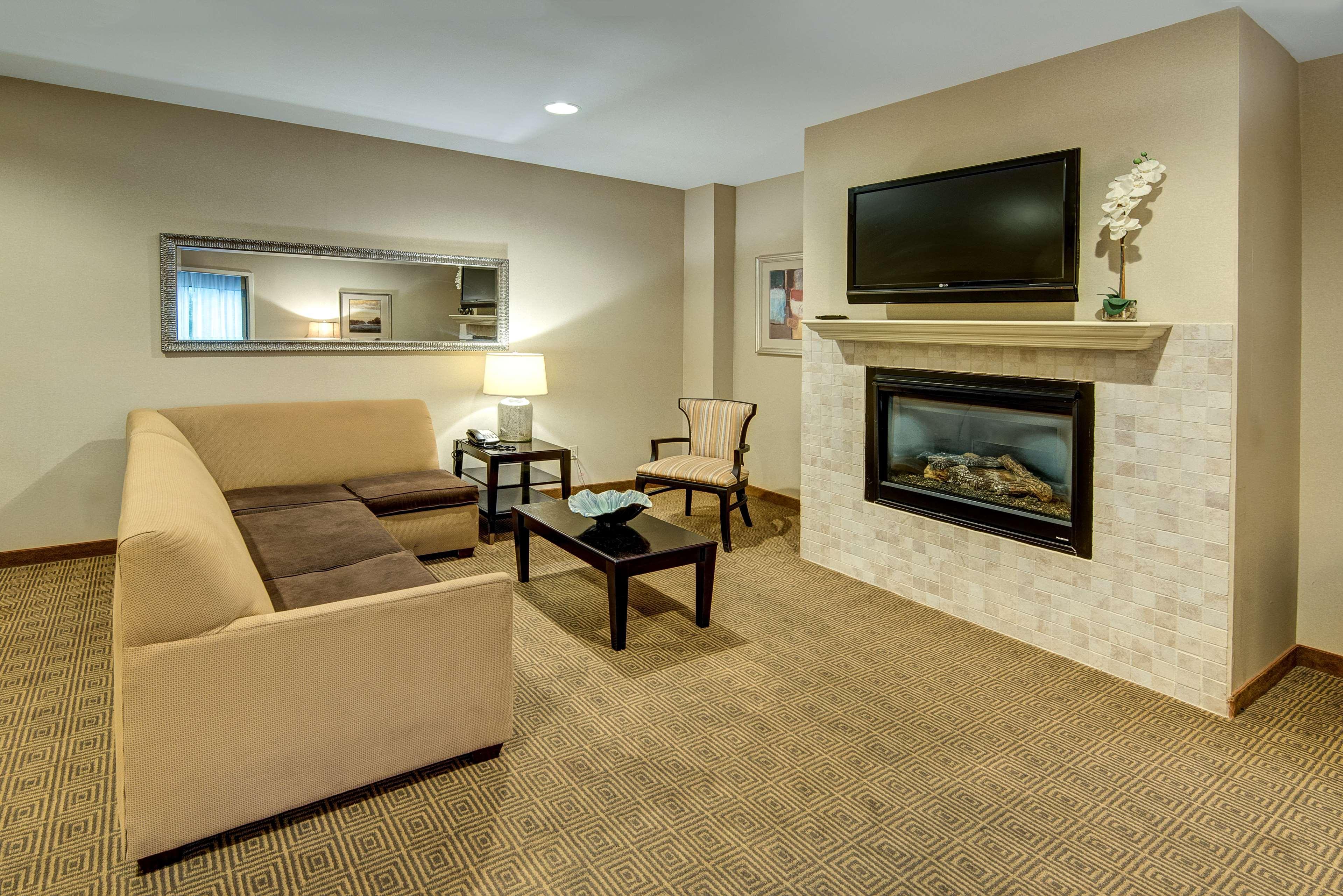 Doubletree By Hilton Tinton Falls-Eatontown Exterior photo