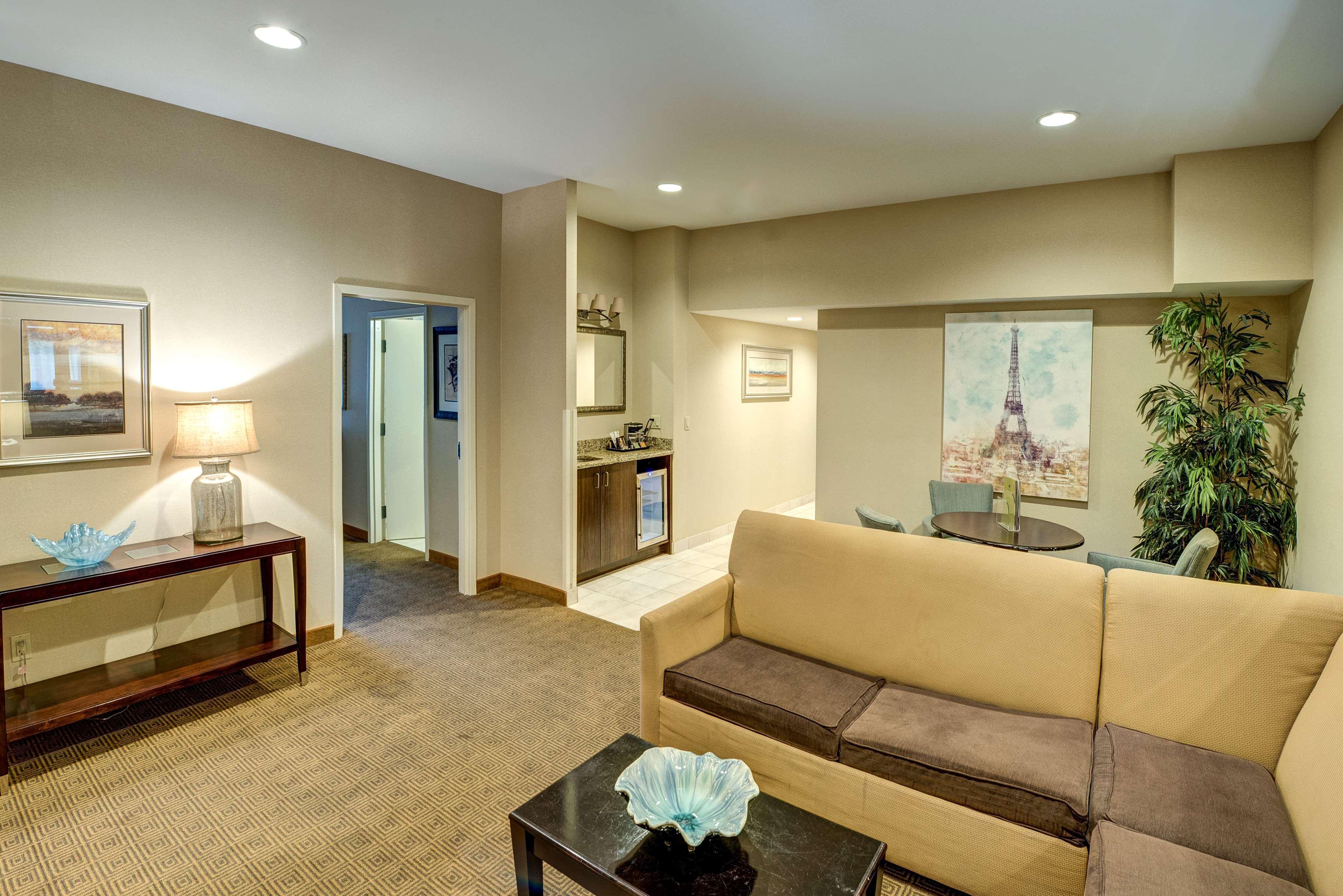 Doubletree By Hilton Tinton Falls-Eatontown Exterior photo
