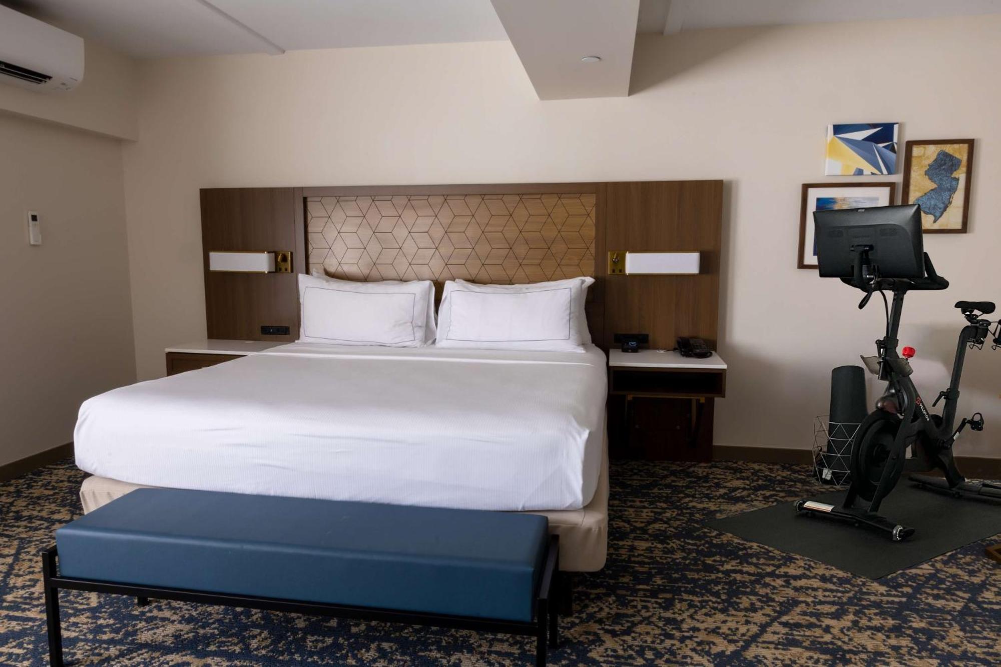 Doubletree By Hilton Tinton Falls-Eatontown Exterior photo